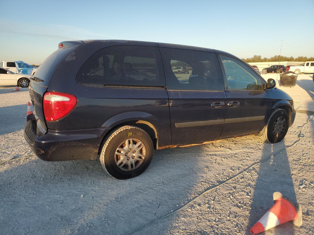 2006 Dodge Caravan - Image 3