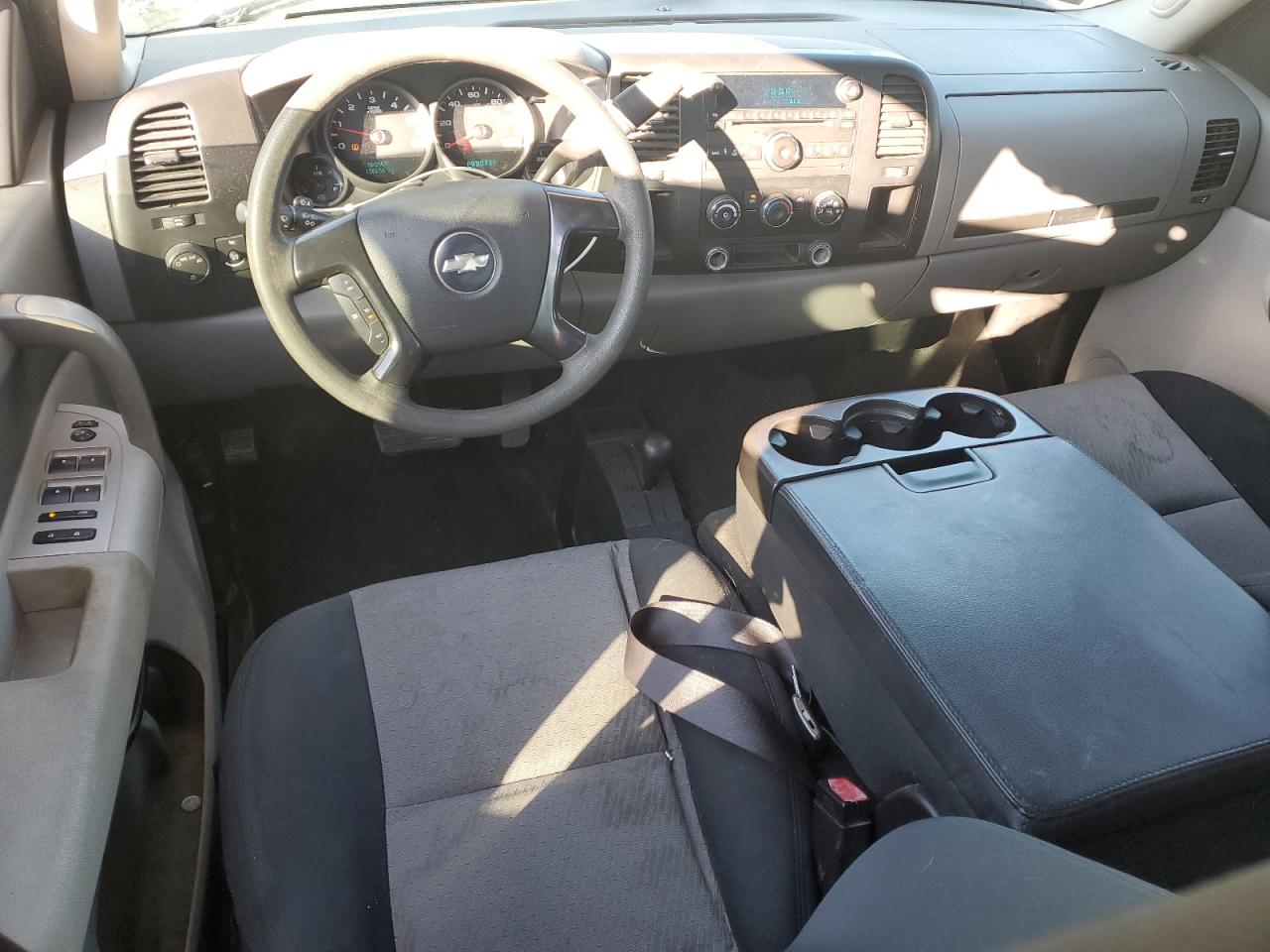 2007 Chevrolet Silverado - Image 8