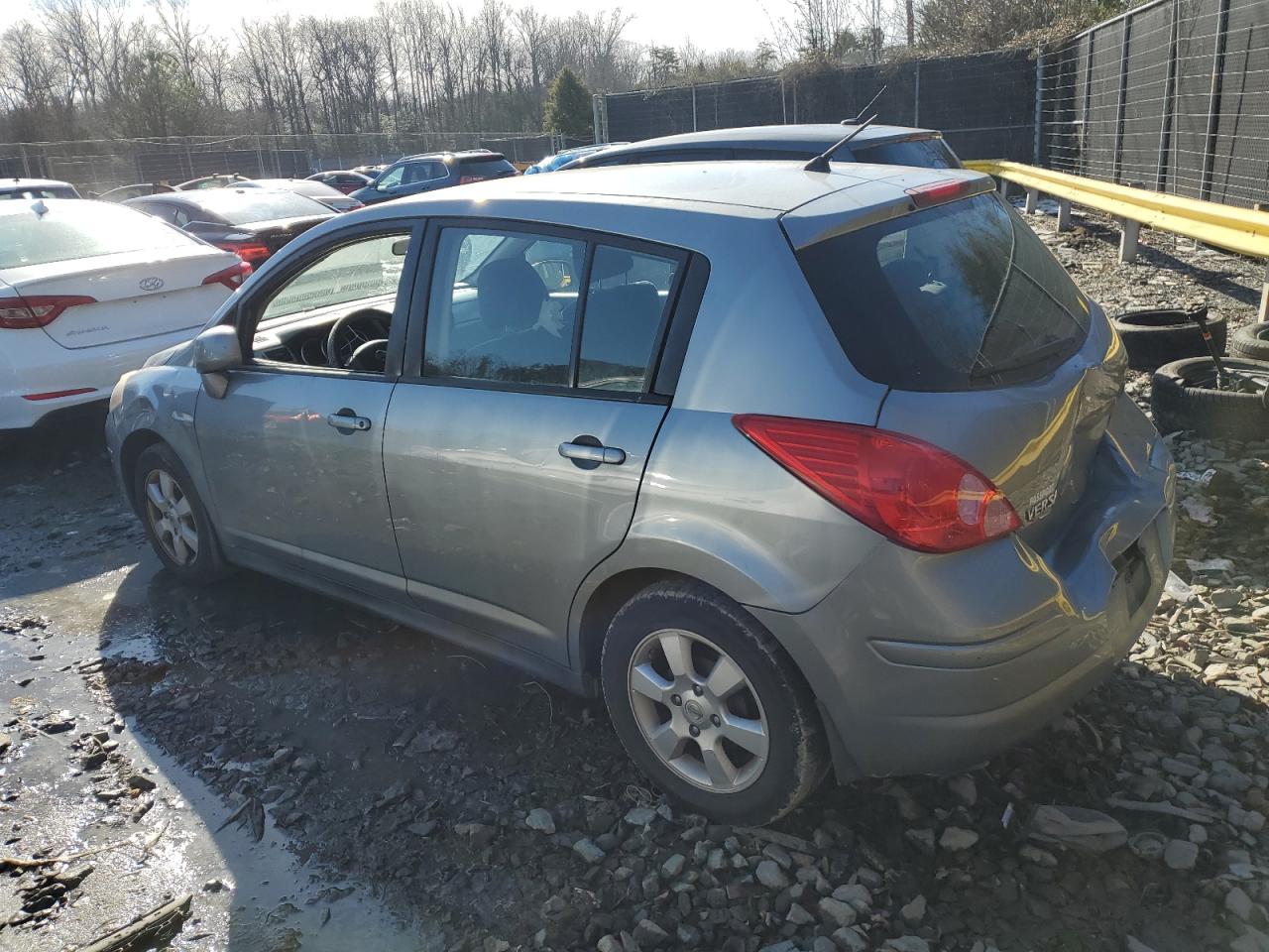 2009 Nissan Versa - Image 2