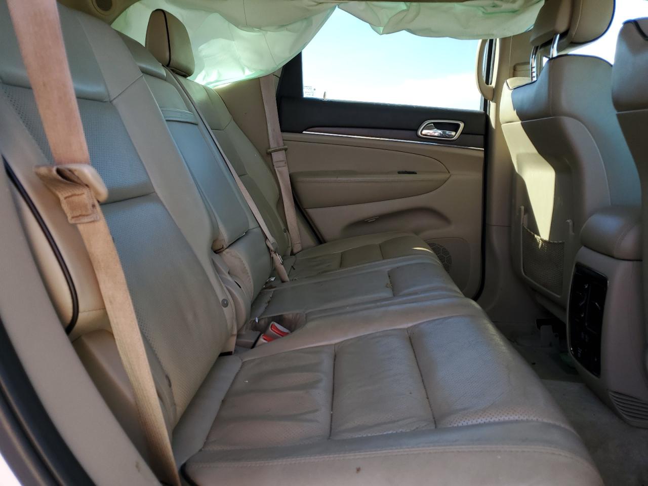 2017 Jeep Grand Cherokee - Image 11