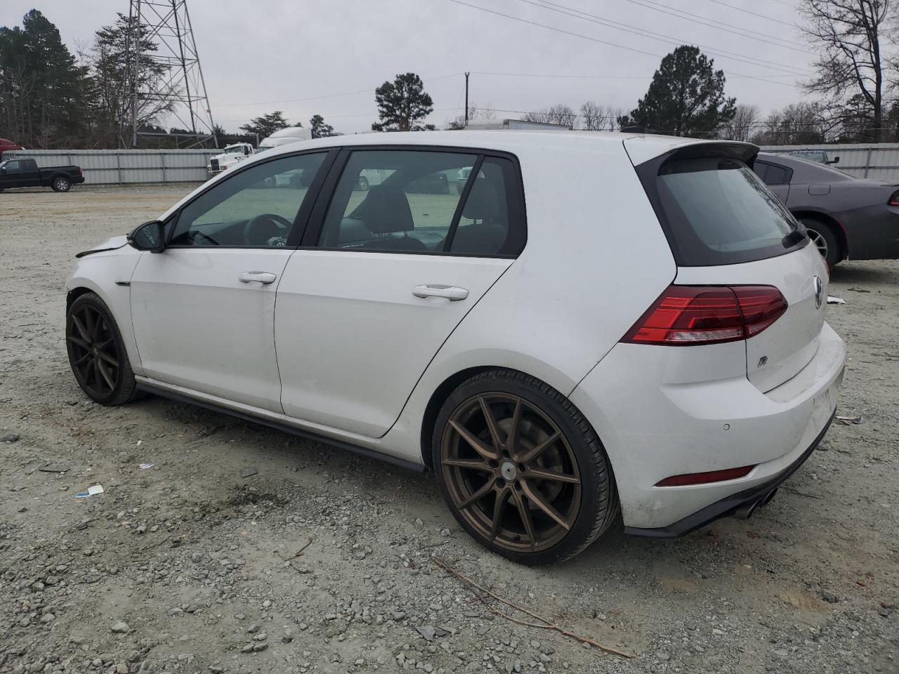 2019 Volkswagen Golf - Image 2