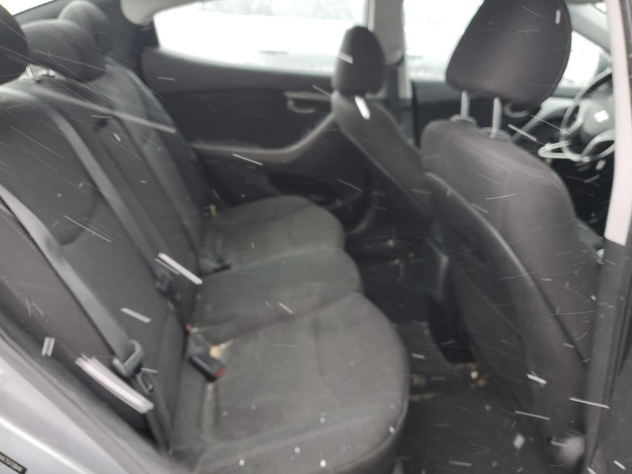 2016 Hyundai Elantra - Image 10