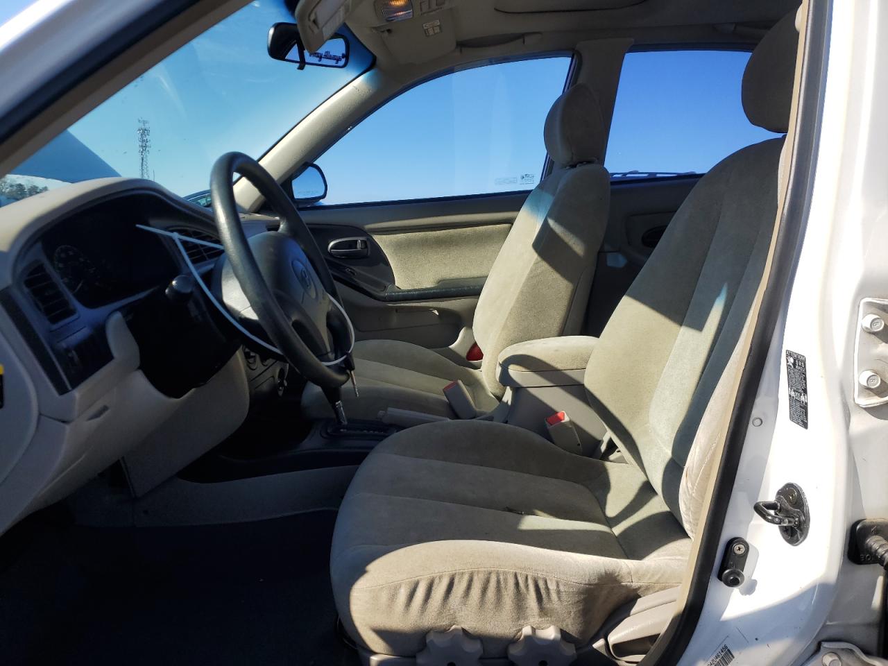 2002 Hyundai Elantra - Image 7
