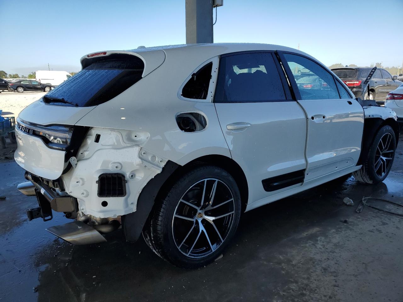 2024 Porsche Macan - Image 3