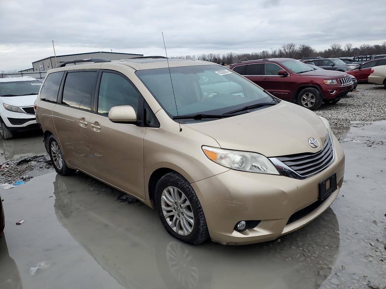 2011 Toyota Sienna - Image 4