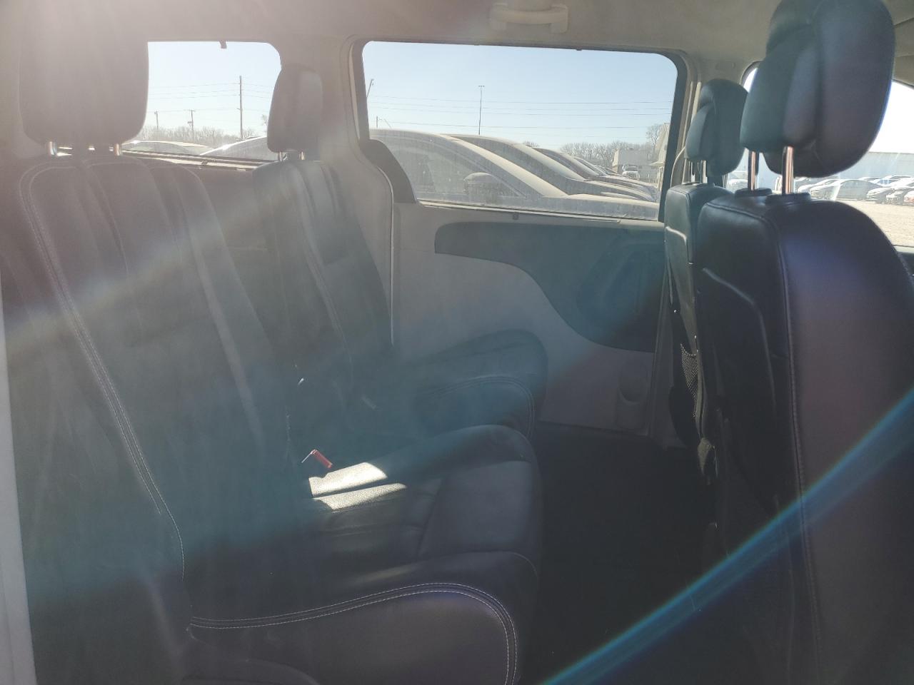 2013 Chrysler Town & Country - Image 11