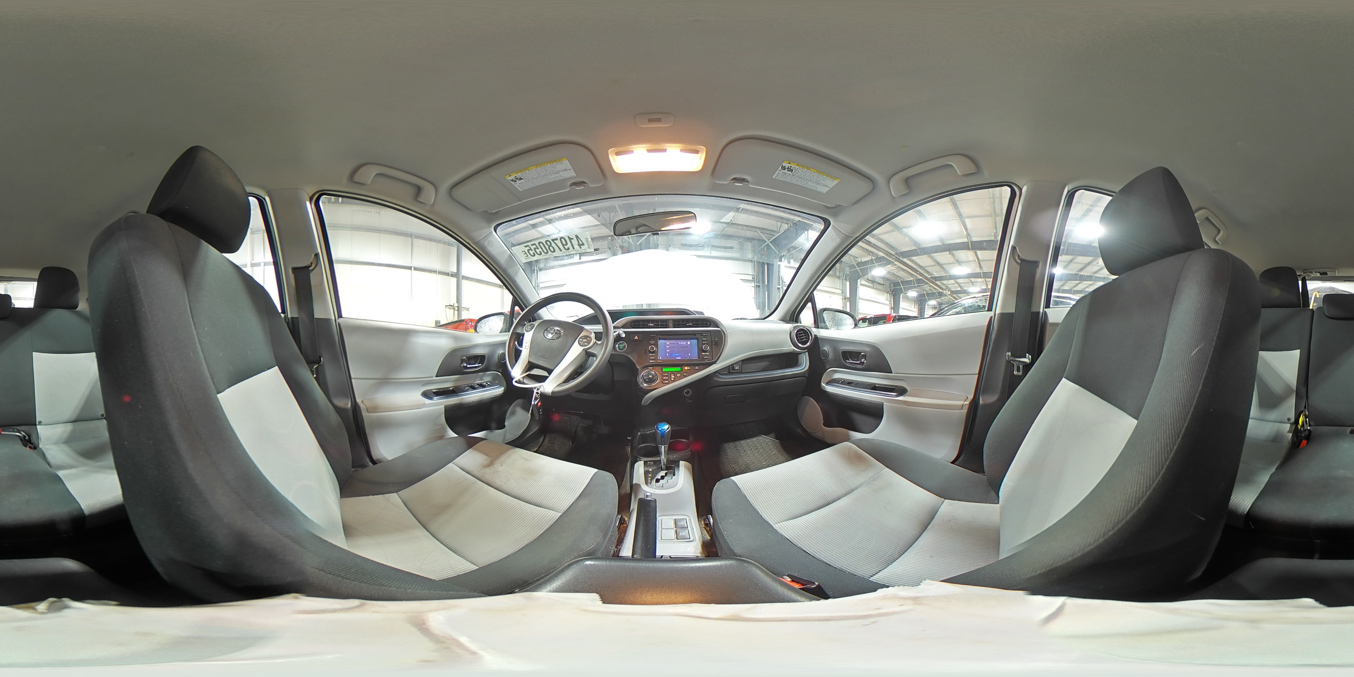 2012 Toyota Prius - Image 15