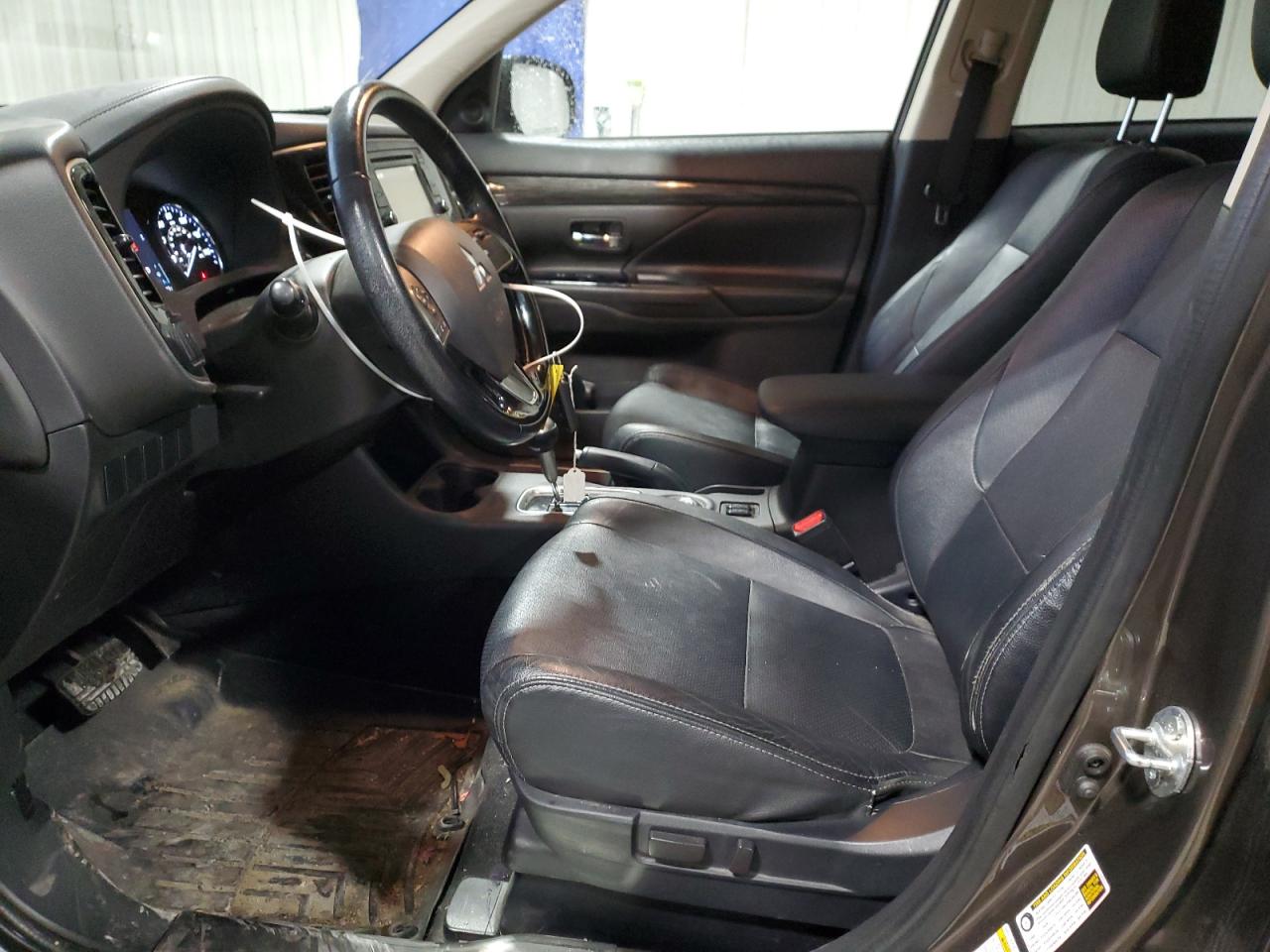 2016 Mitsubishi Outlander - Image 7