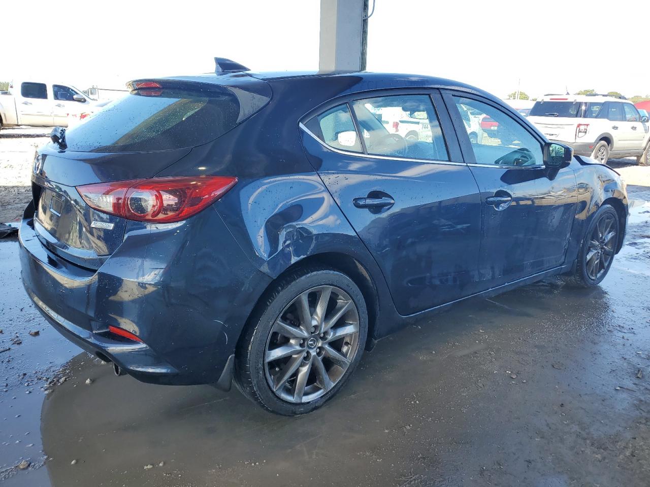 2018 Mazda 3 - Image 3