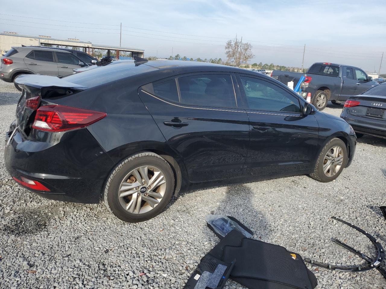 2019 Hyundai Elantra - Image 3