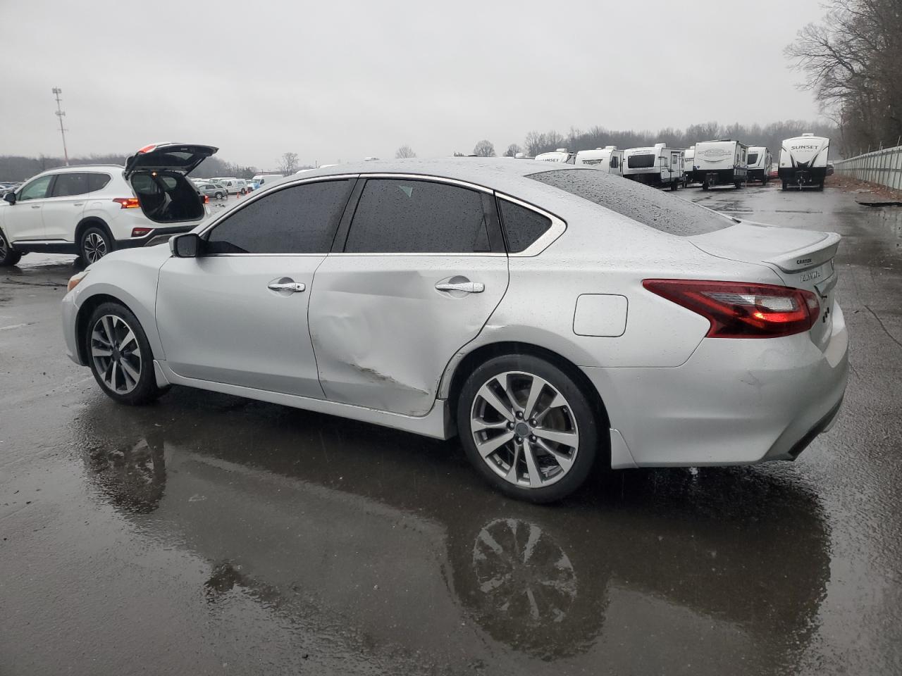 2017 Nissan Altima - Image 2