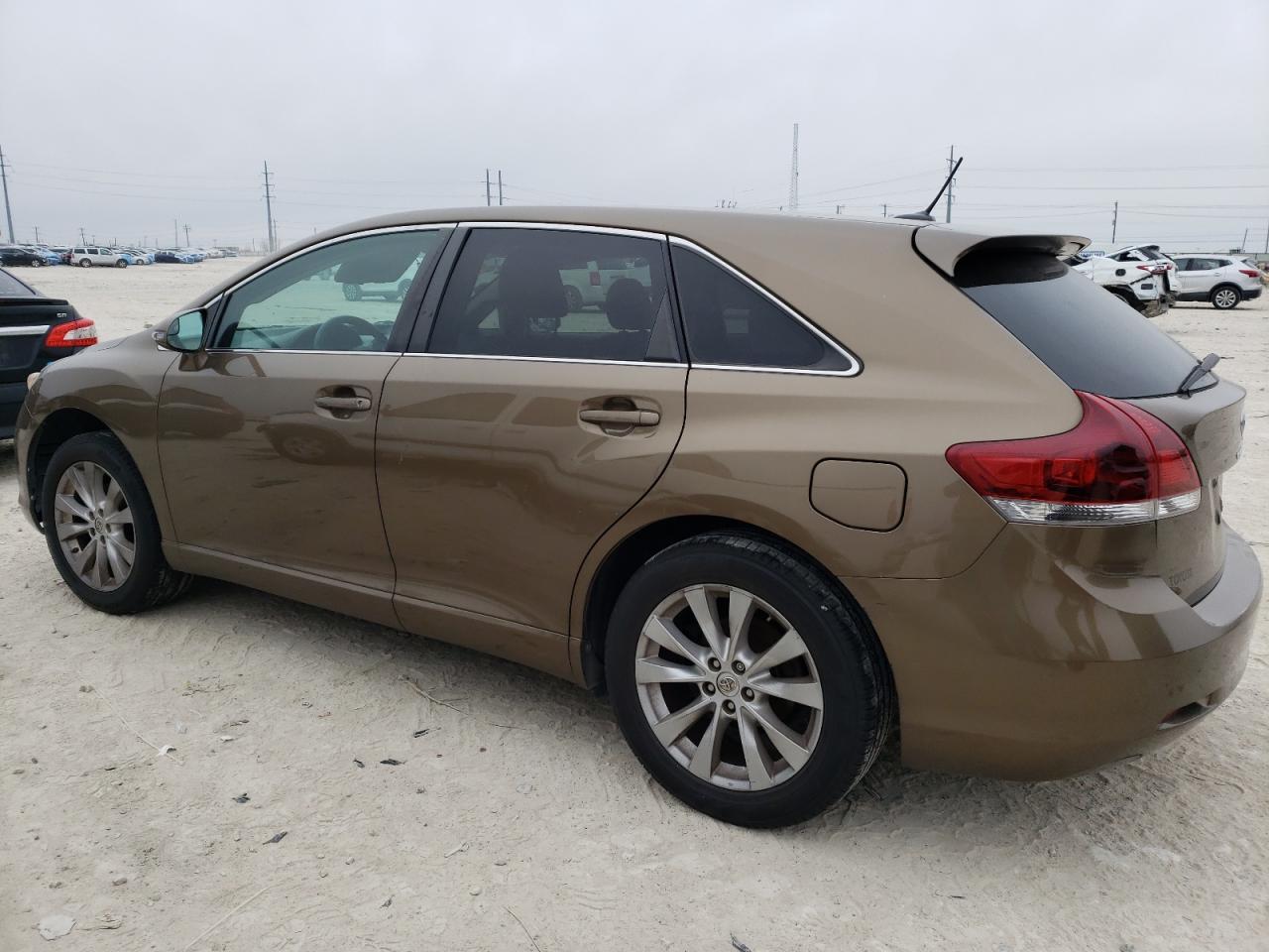 2013 Toyota Venza - Image 2