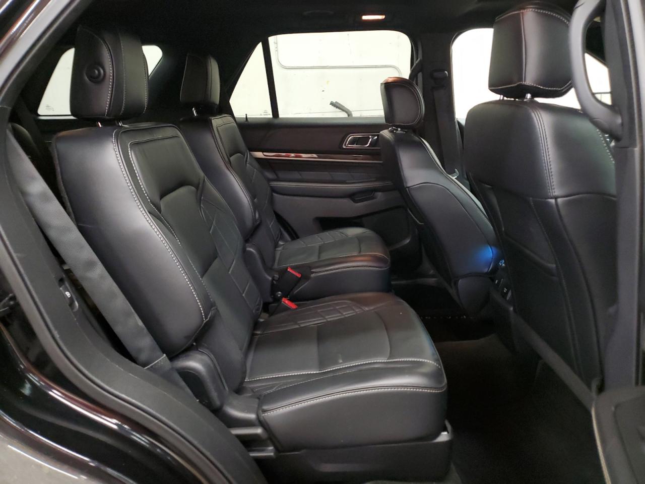 2016 Ford Explorer - Image 11