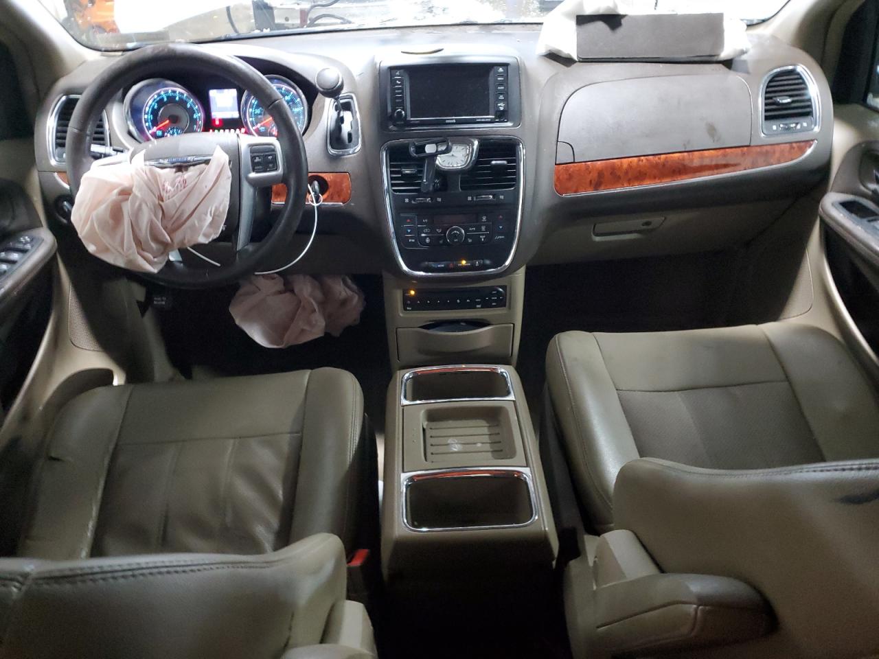 2012 Chrysler Town & Country - Image 8