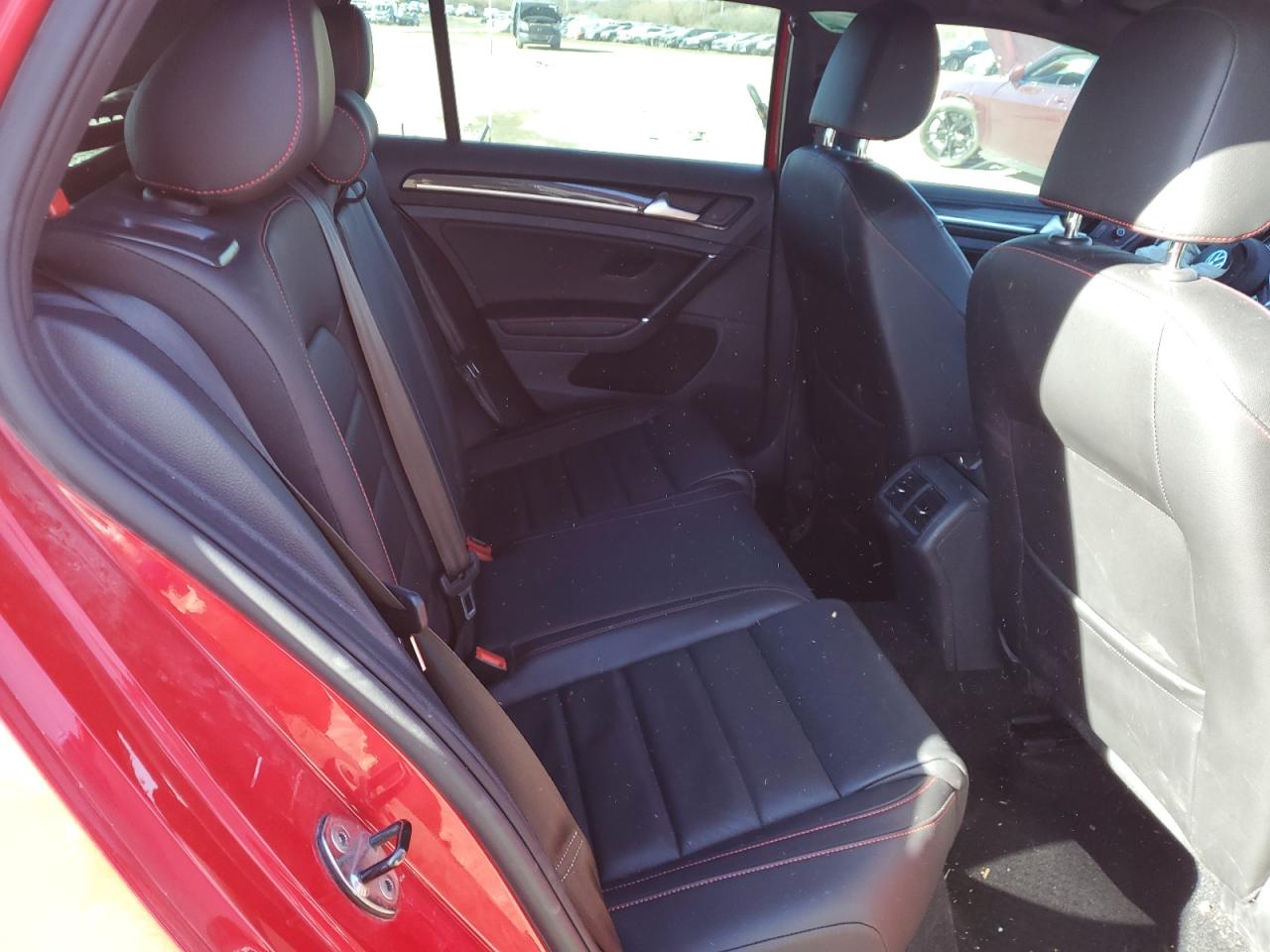 2017 Volkswagen GTI - Image 10
