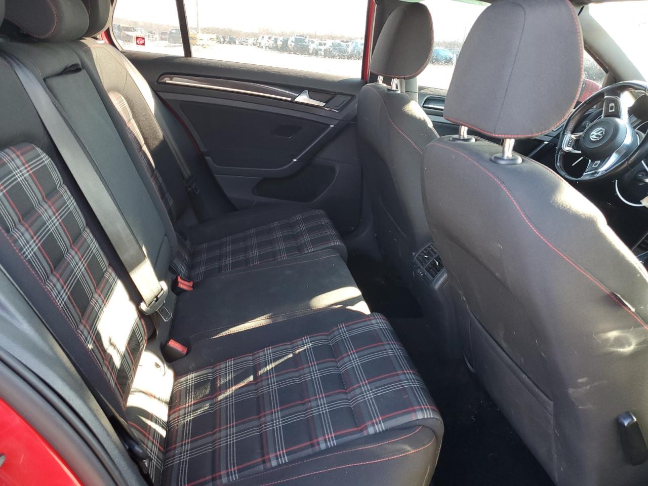 2016 Volkswagen GTI - Image 11