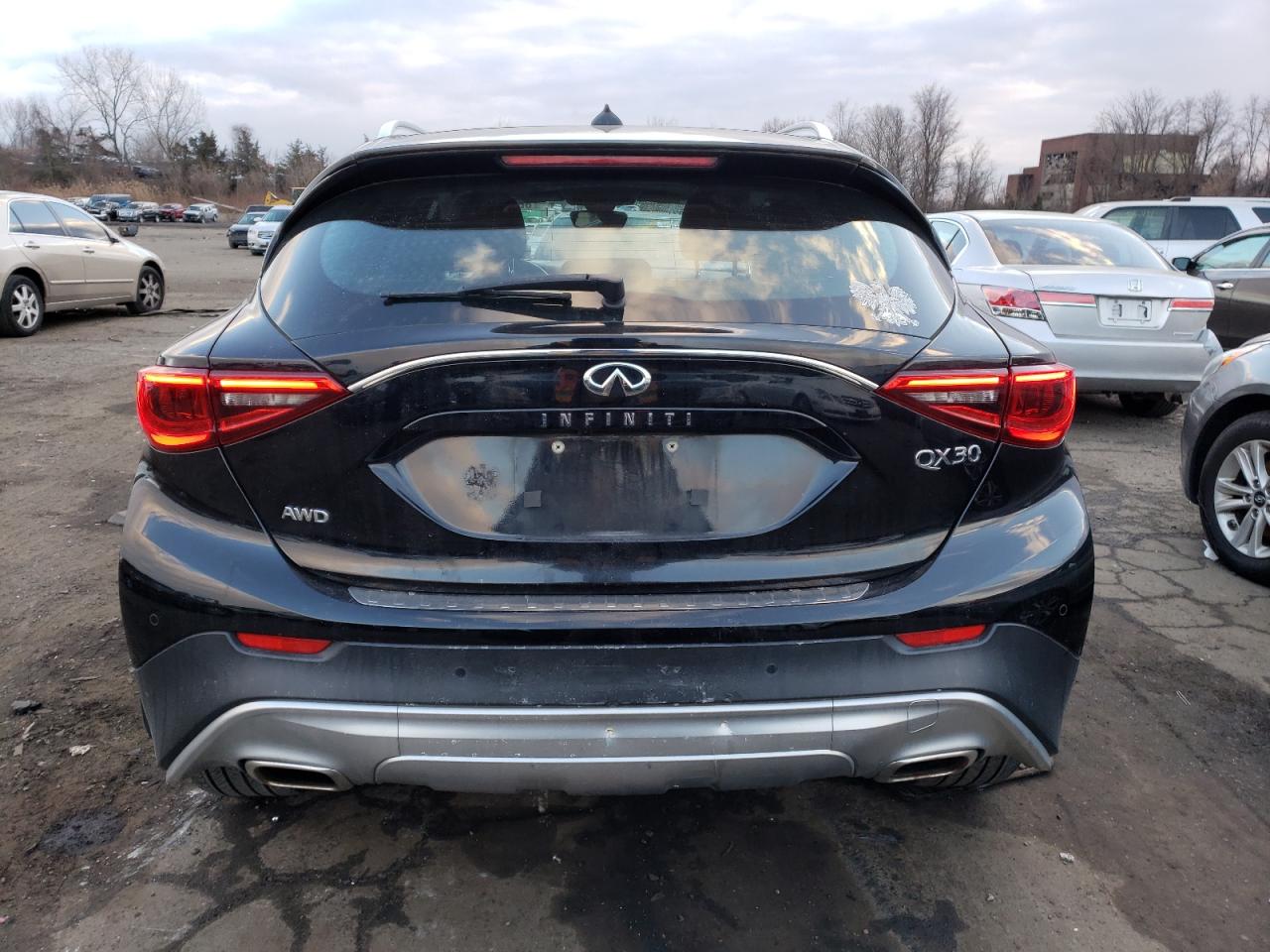 VIN SJKCH5CR5JA004972 2018 INFINITI QX30 no.6