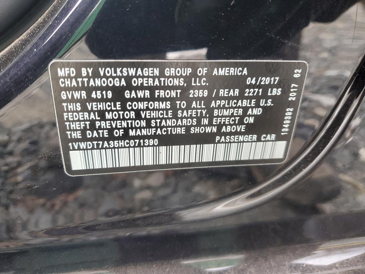 2017 Volkswagen Passat - Image 12