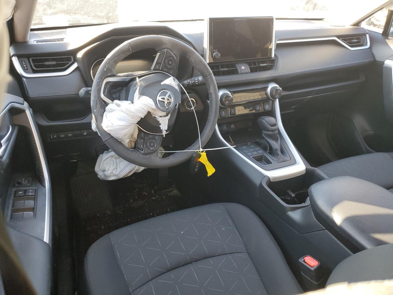 2024 Toyota RAV 4 - Image 8