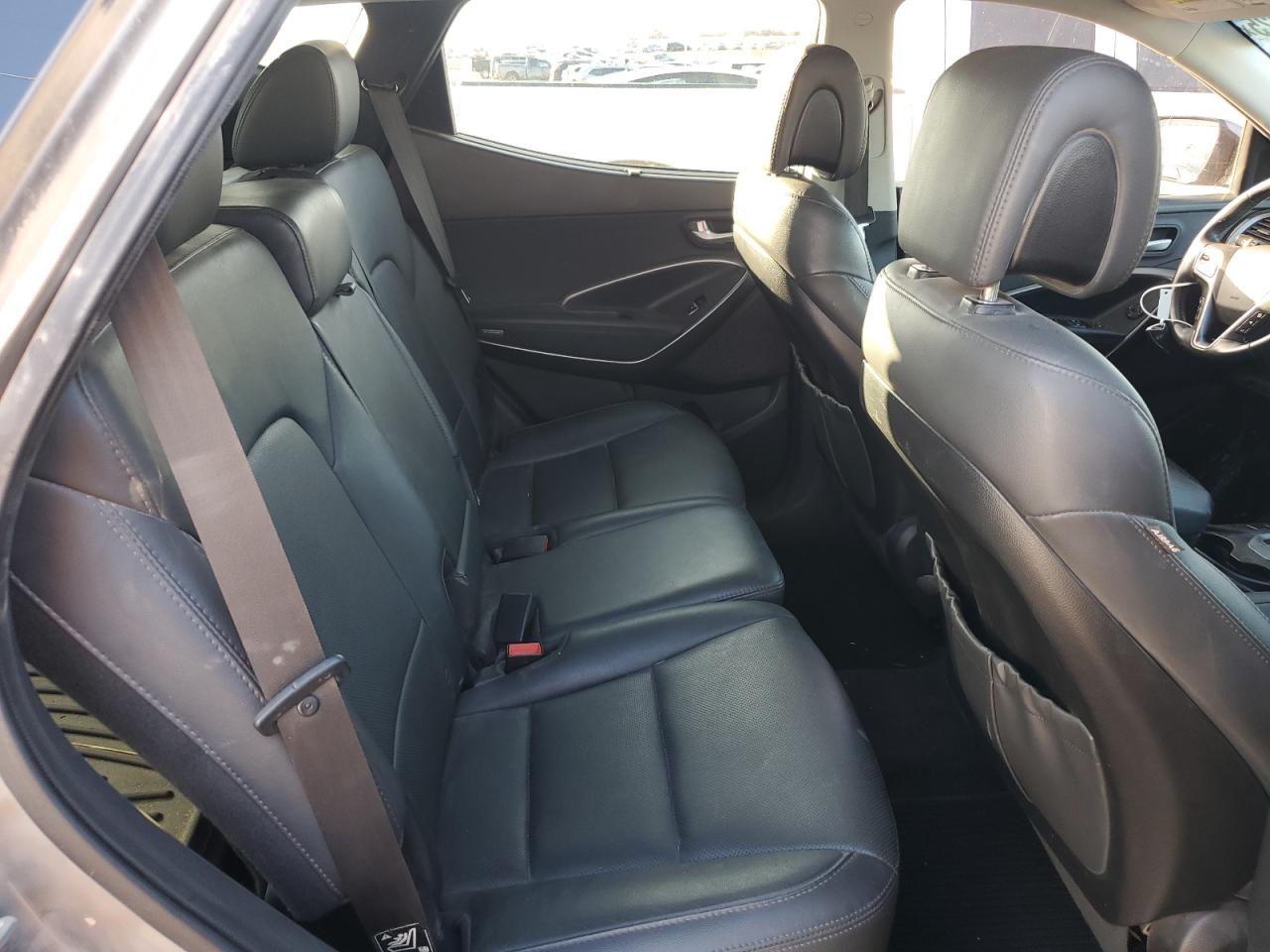 2017 Hyundai Santa Fe - Image 11