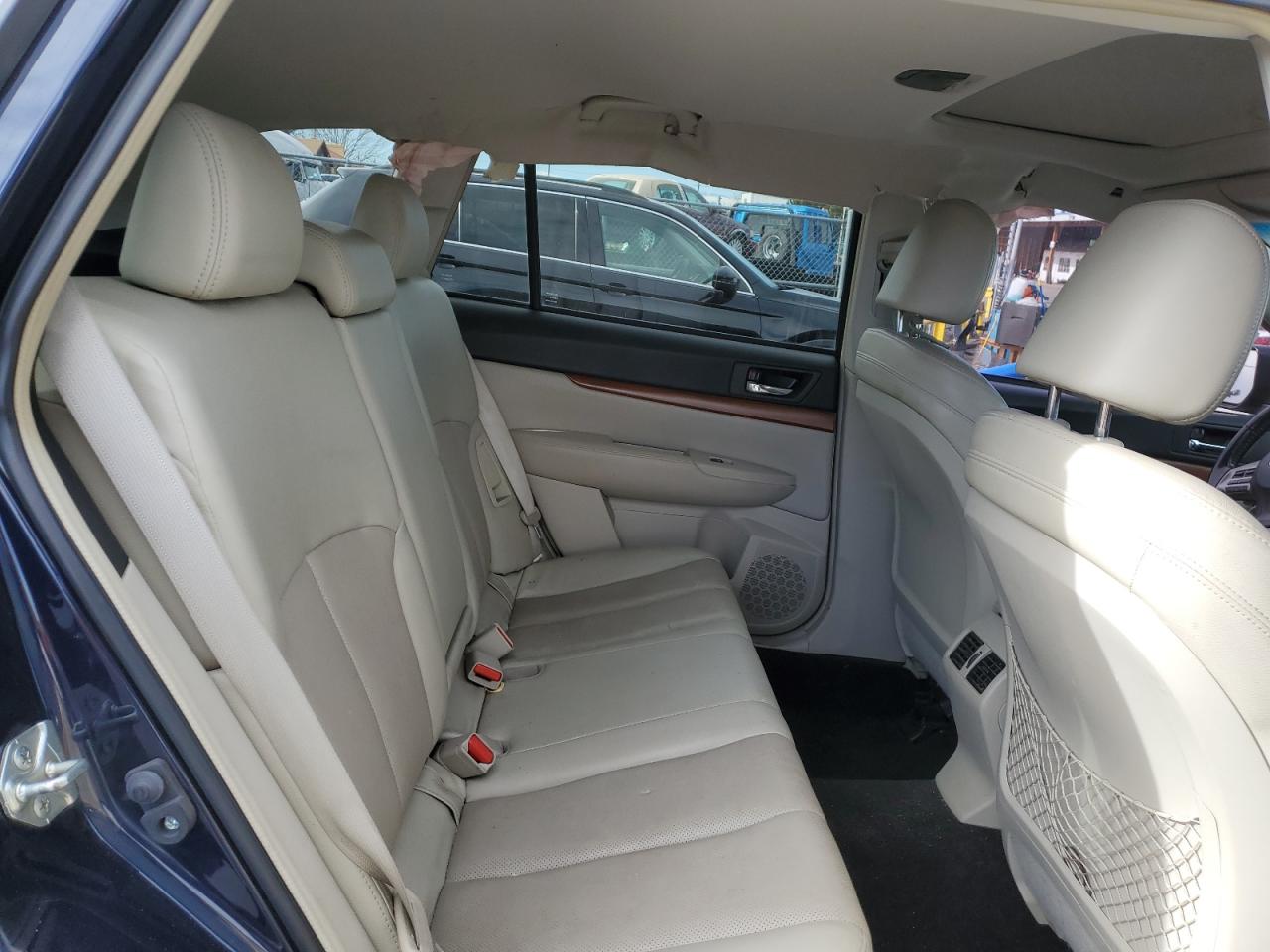 2014 Subaru Outback - Image 10