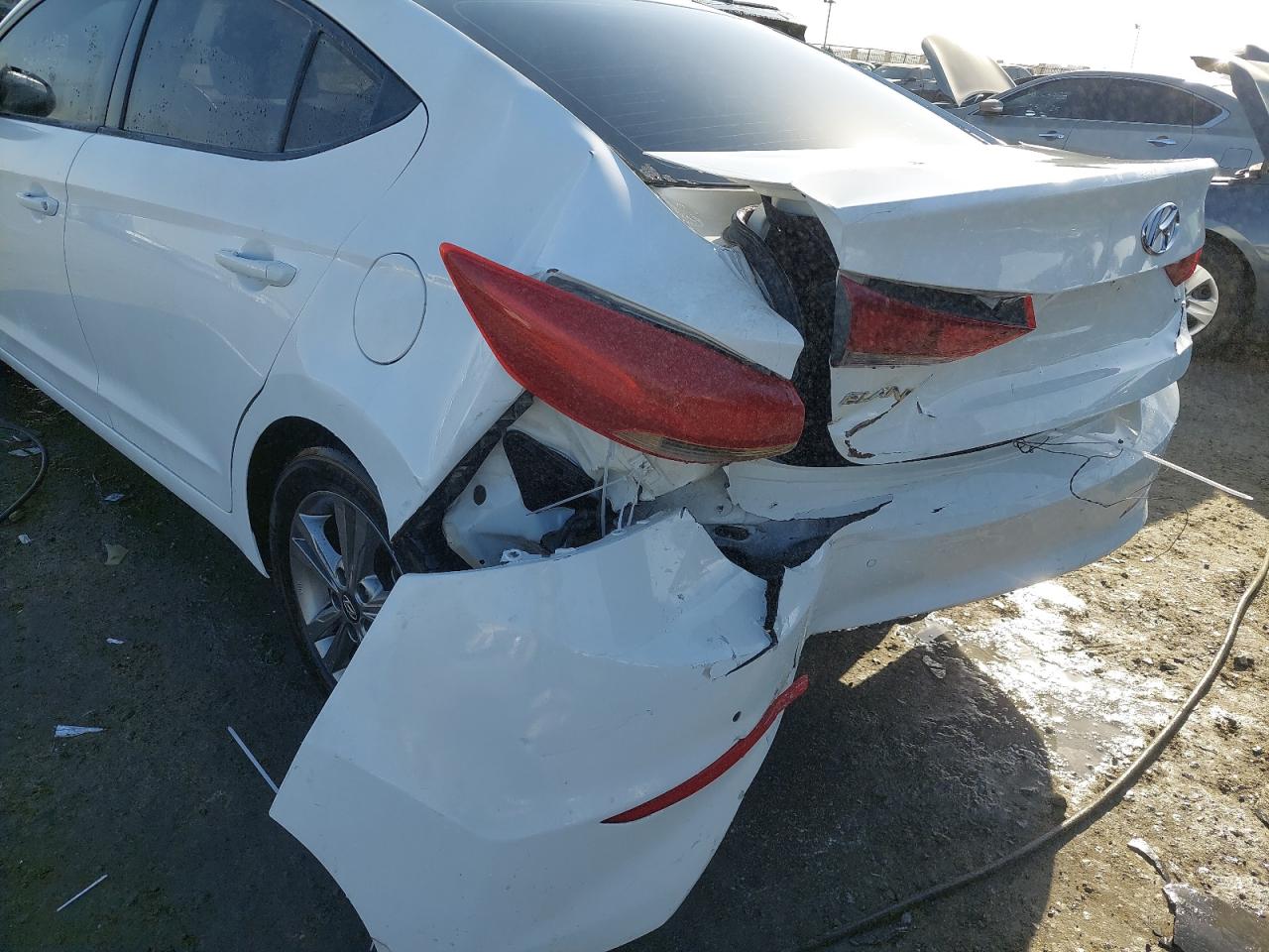 KMHD741F6JU403400 - 2018 Hyundai ELENTRA - #42069825