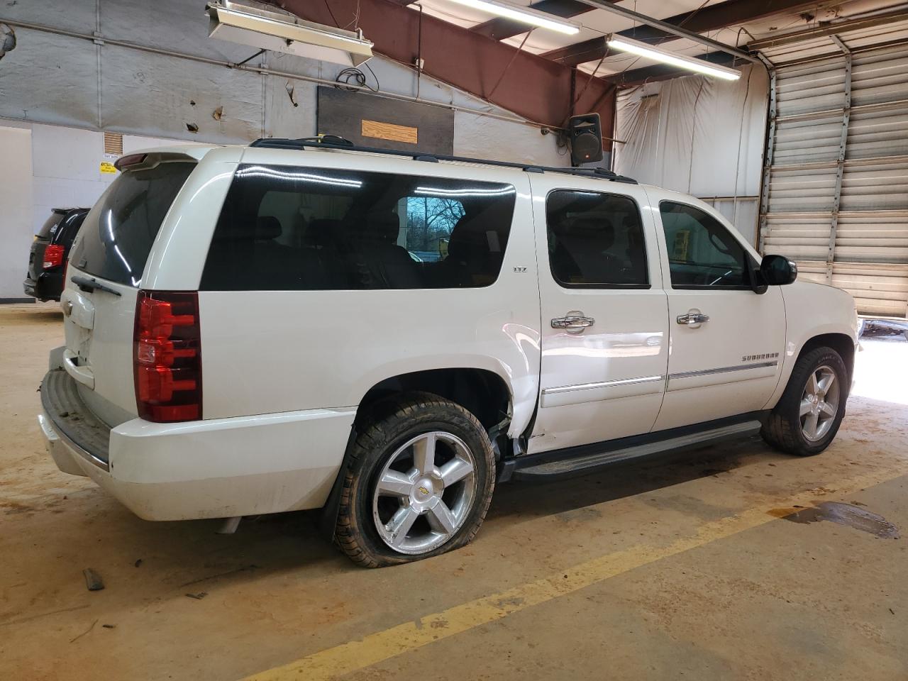 2014 Chevrolet Suburban - Image 3