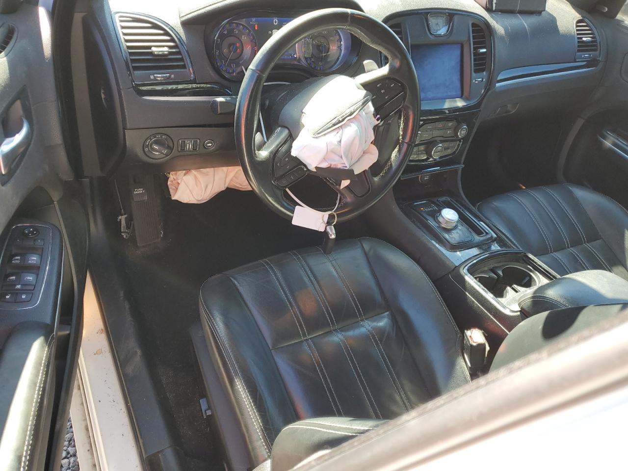 2019 Chrysler 300 - Image 8