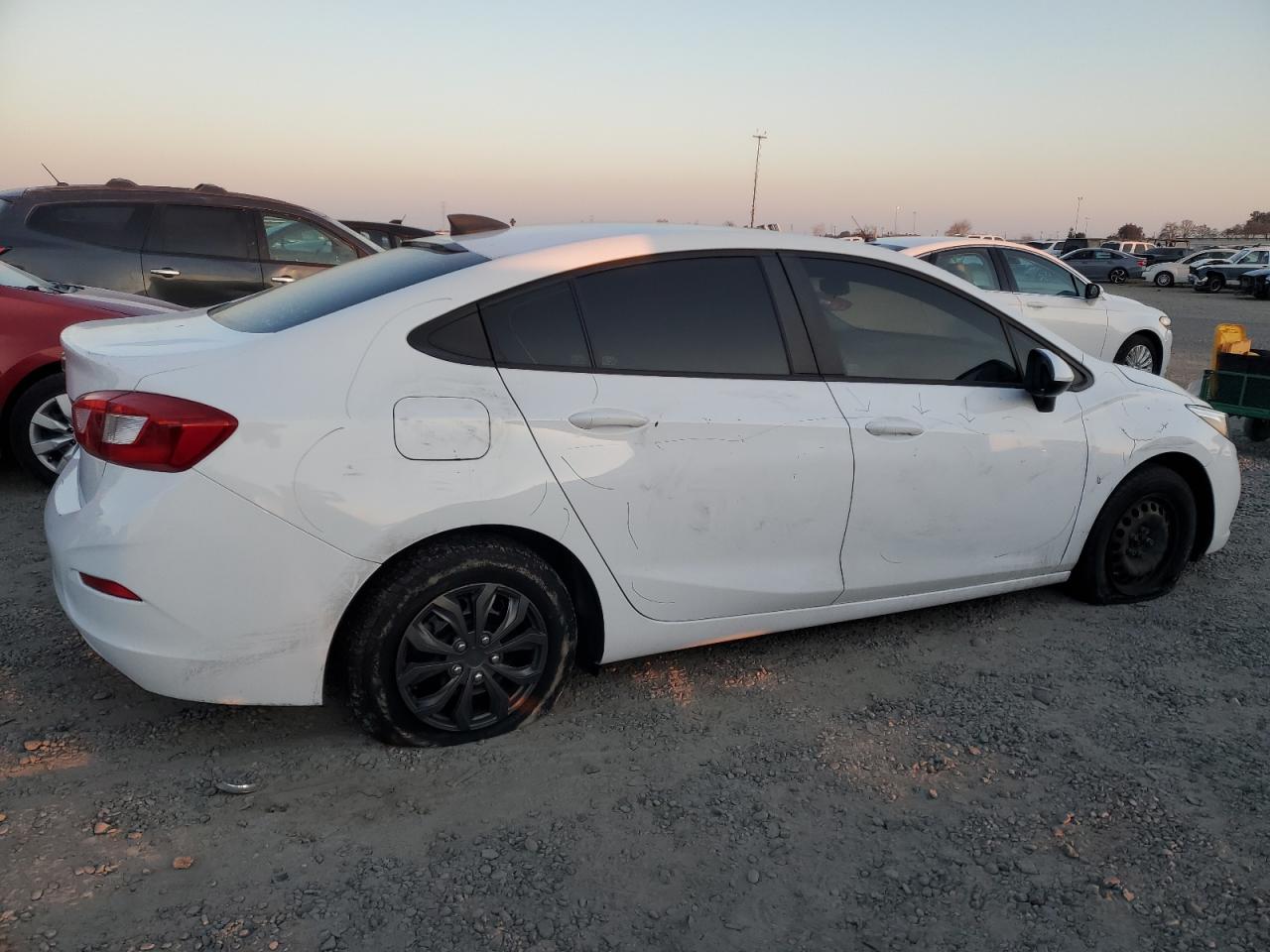 2018 Chevrolet Cruze - Image 3