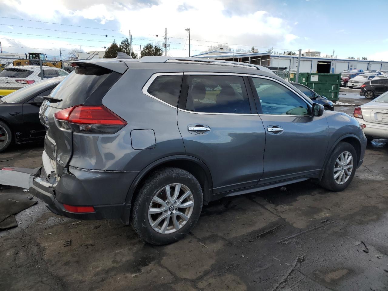 2017 Nissan Rogue - Image 3