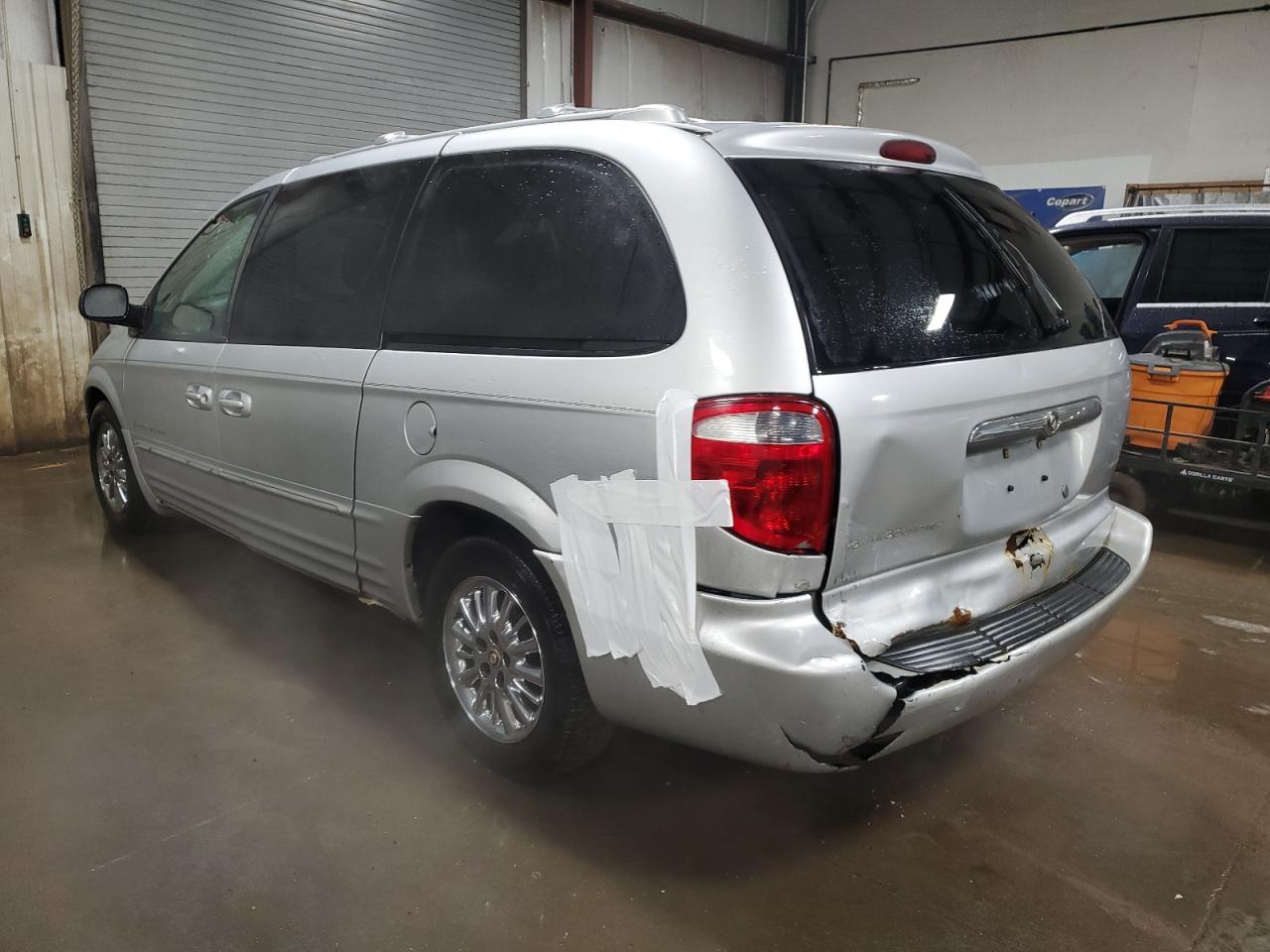 2001 Chrysler Town & Country - Image 2