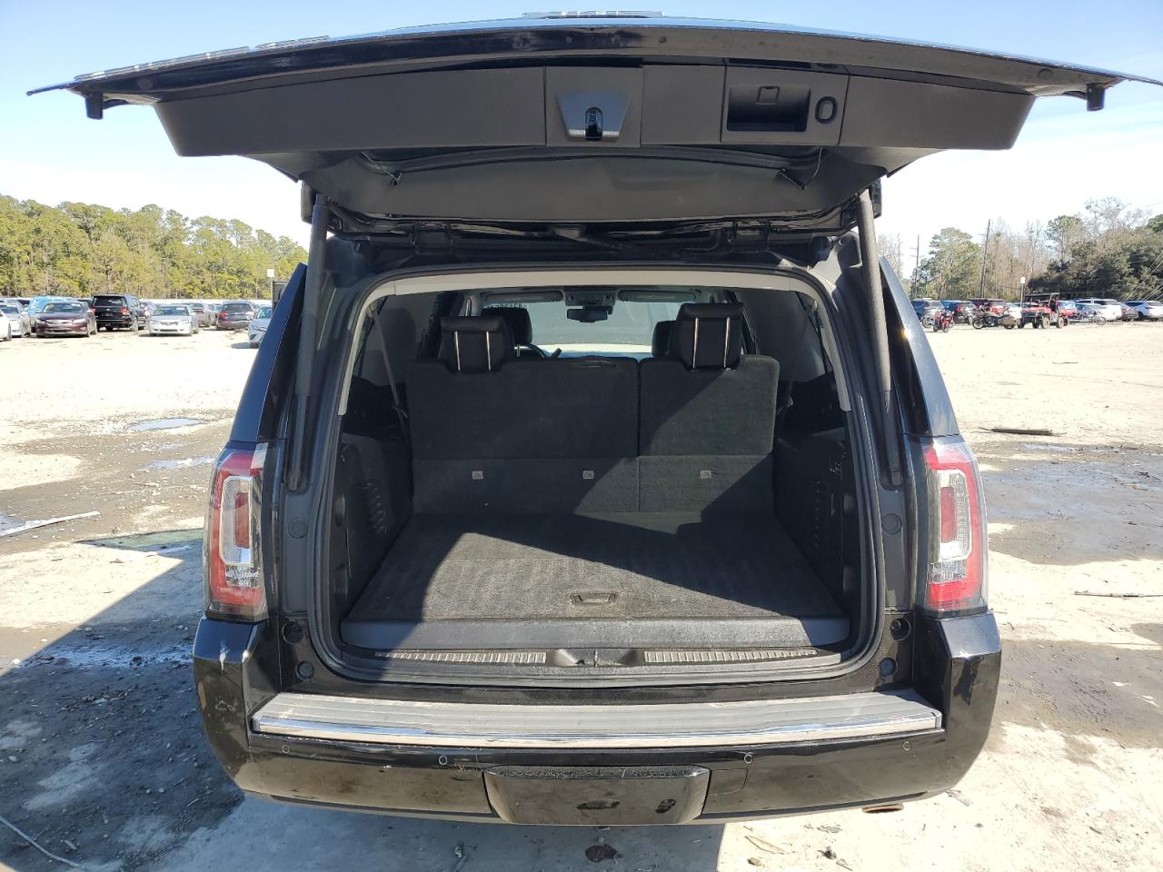 2019 GMC Yukon - Image 6