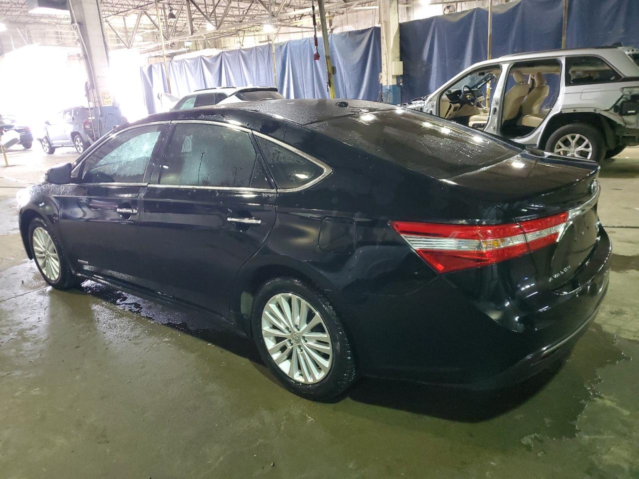 2014 Toyota Avalon - Image 2