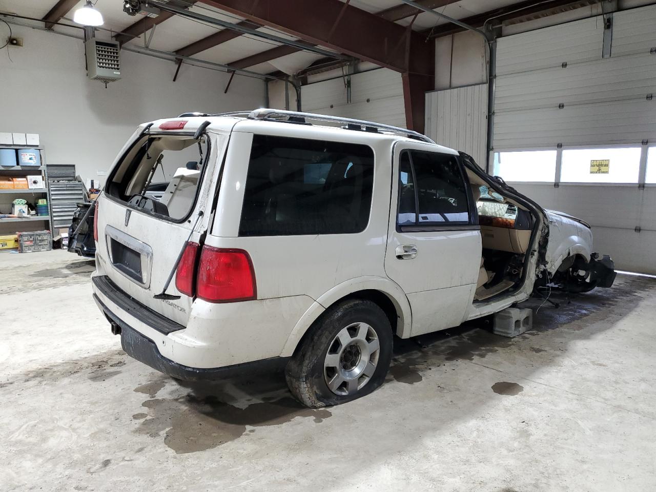 2006 Lincoln Navigator - Image 3
