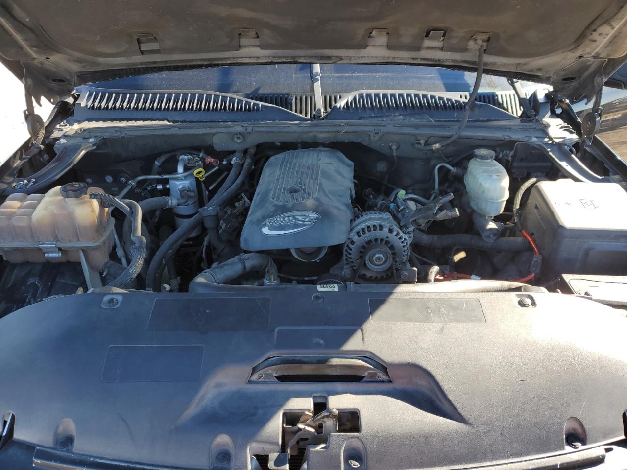 2005 Chevrolet Tahoe C1500 VIN: 1GNEC13V15R189083 Lot: 87394474