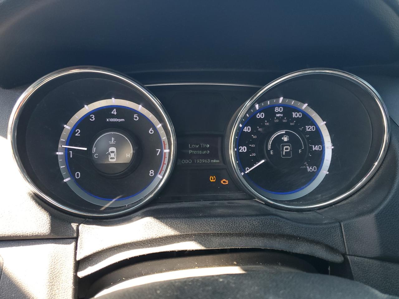 2011 Hyundai Sonata - Image 9