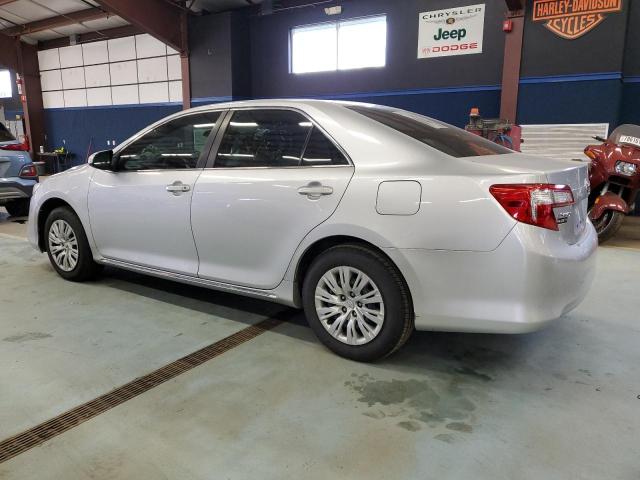 Sedans TOYOTA CAMRY 2013 Srebrny