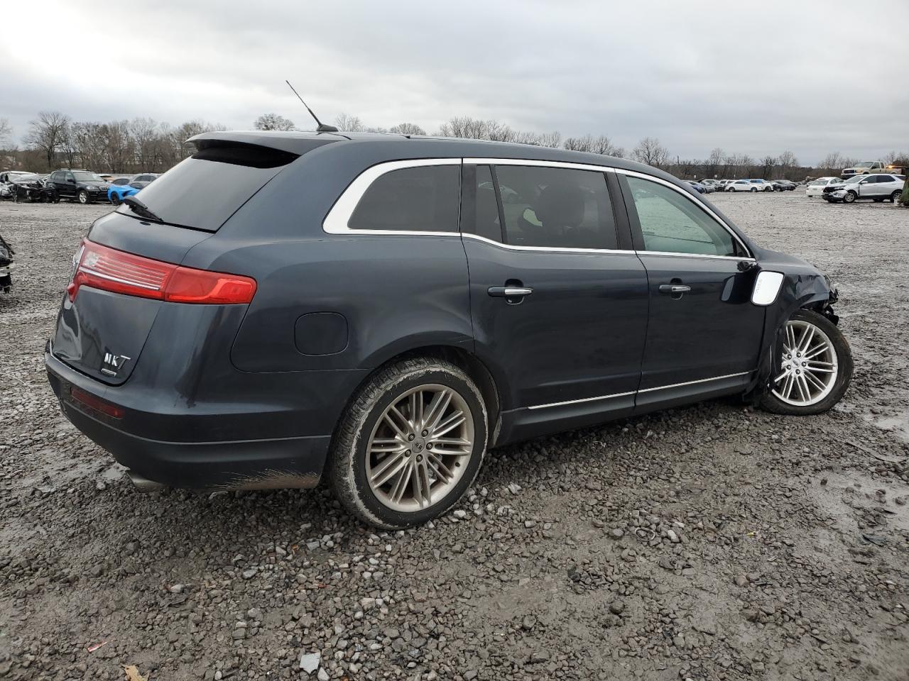 2014 Lincoln MKT - Image 3