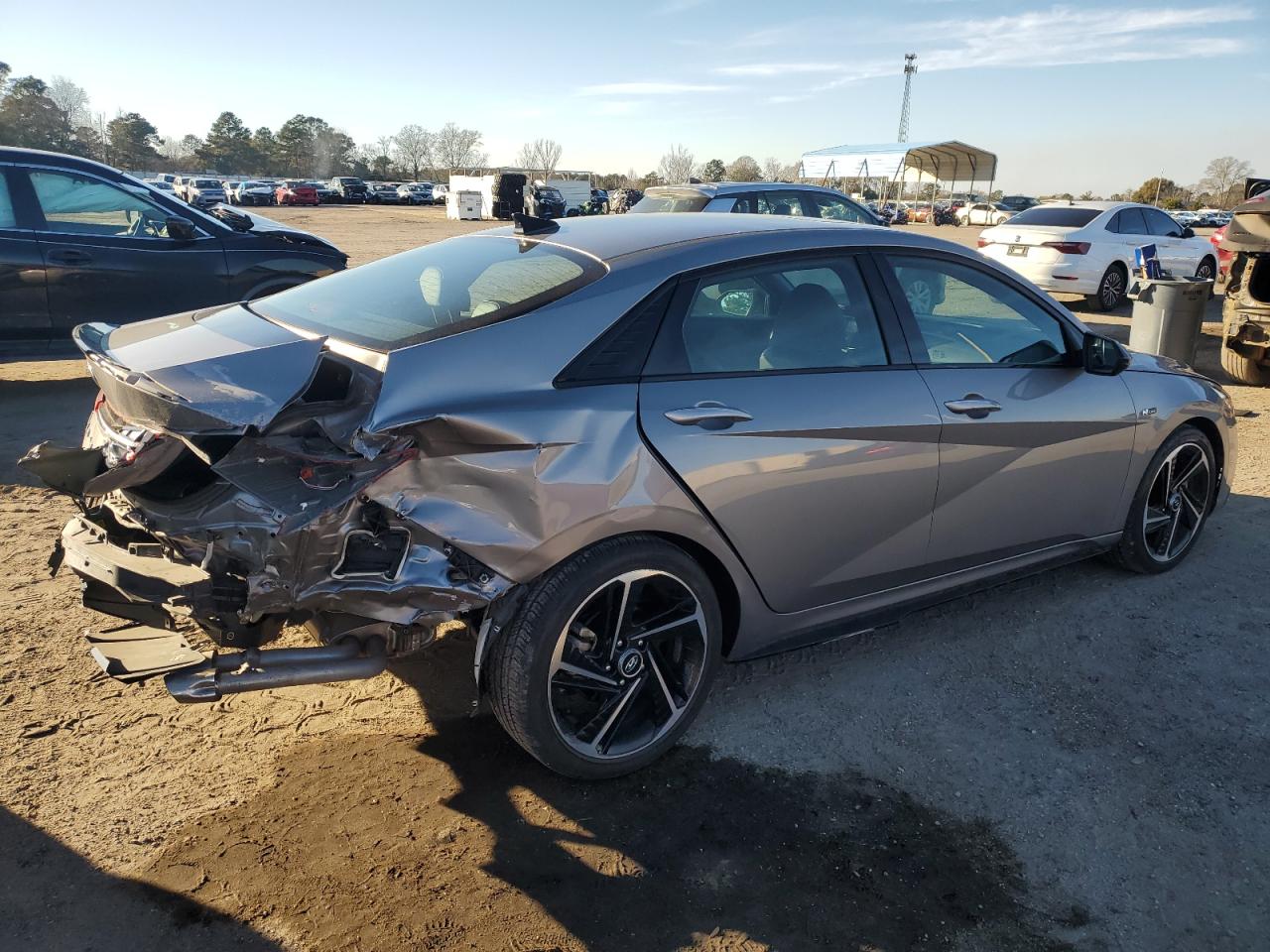 2023 Hyundai Elantra - Image 3