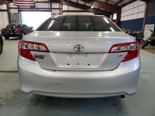 Sedans TOYOTA CAMRY 2013 Srebrny