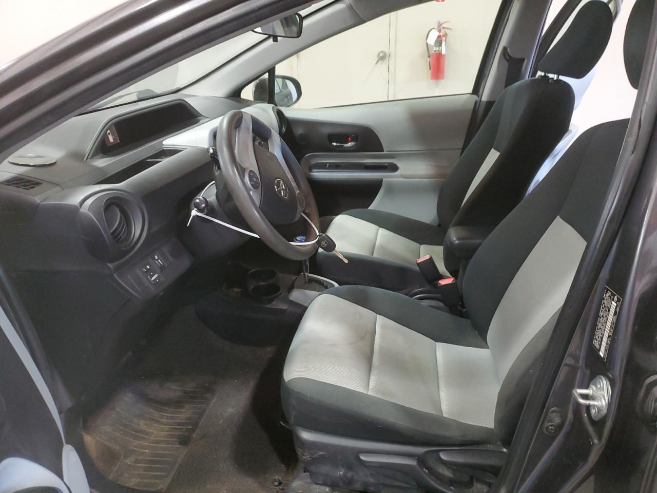 2012 Toyota Prius - Image 7