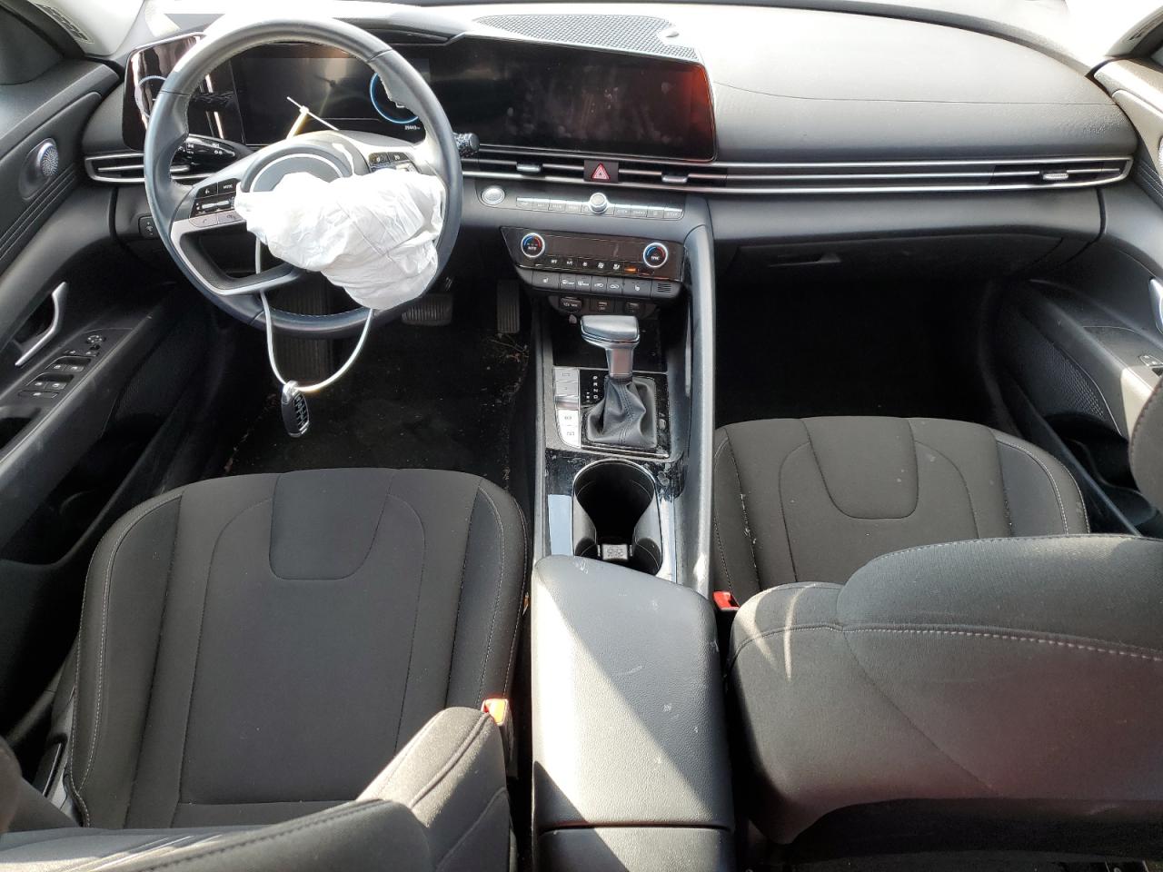 2023 Hyundai Elantra - Image 8
