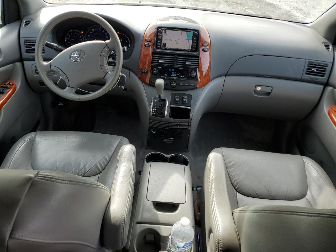 2009 Toyota Sienna - Image 8