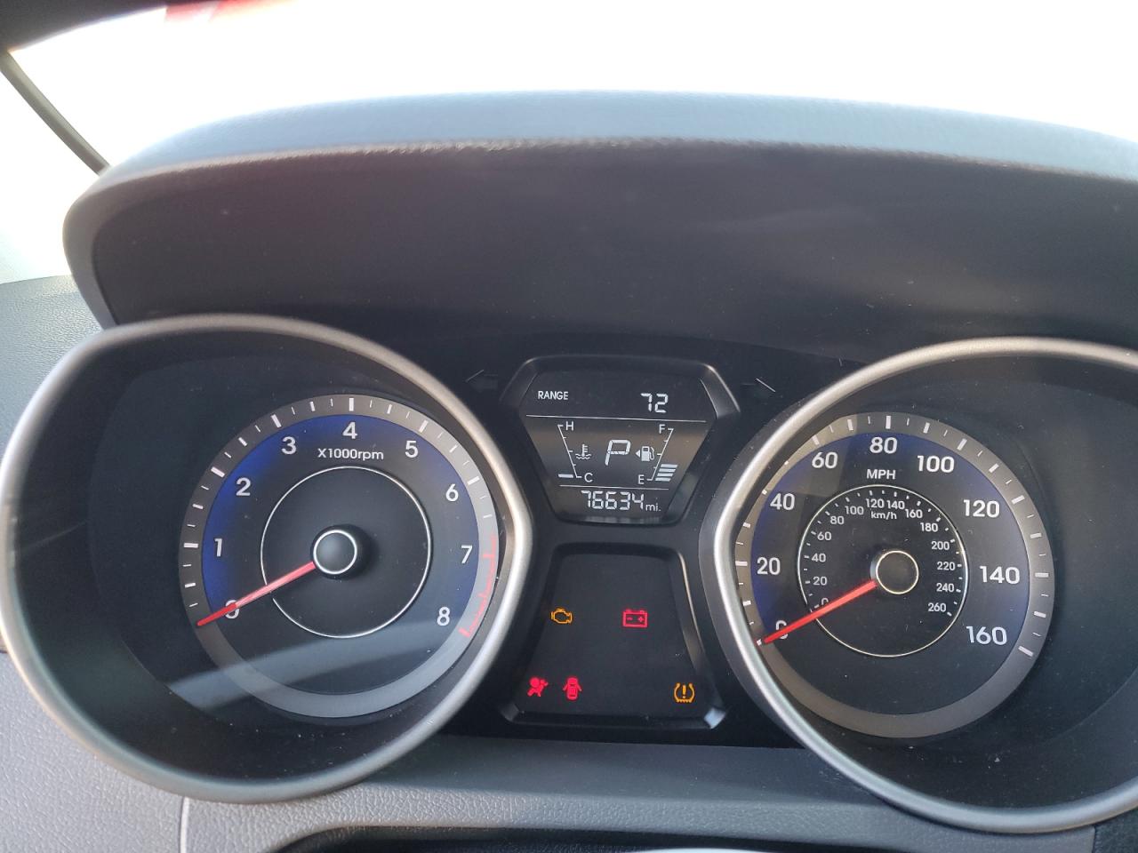 2015 Hyundai Elantra - Image 9