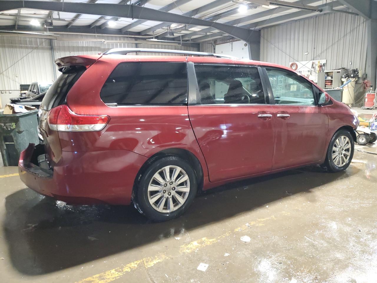 2011 Toyota Sienna - Image 3