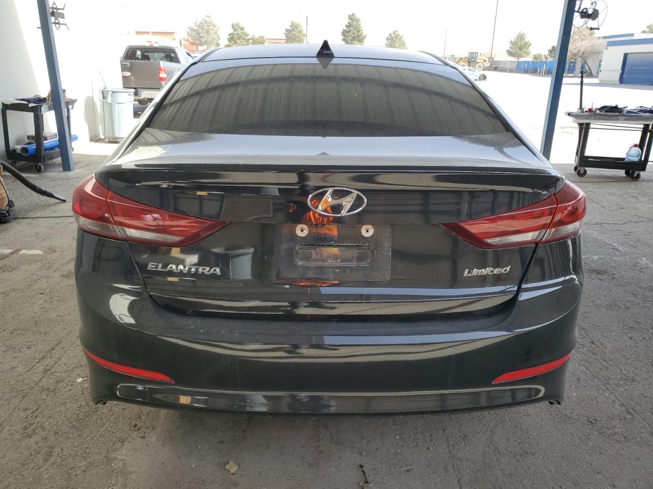 2018 Hyundai Elantra - Image 6