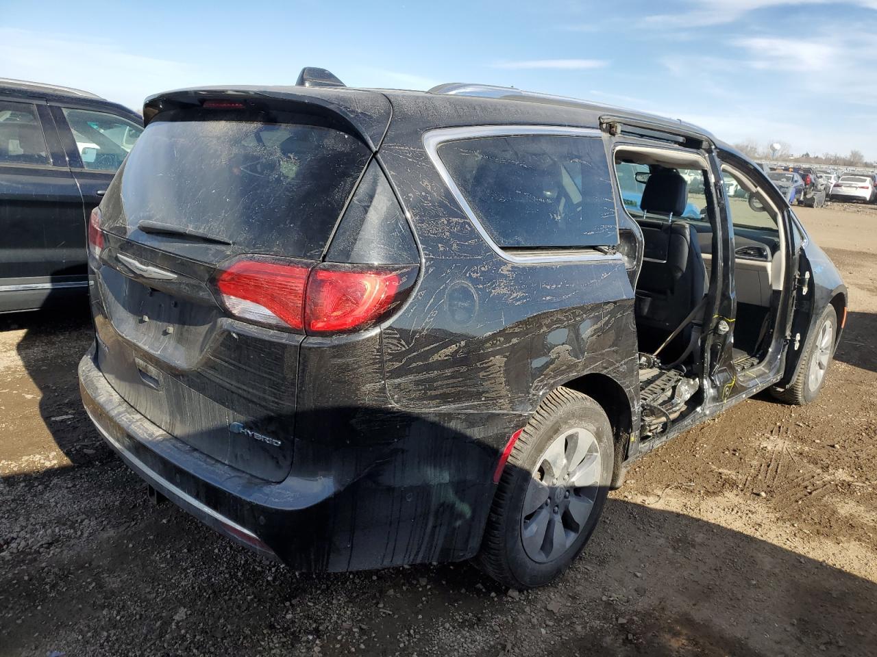 2018 Chrysler Pacifica - Image 3