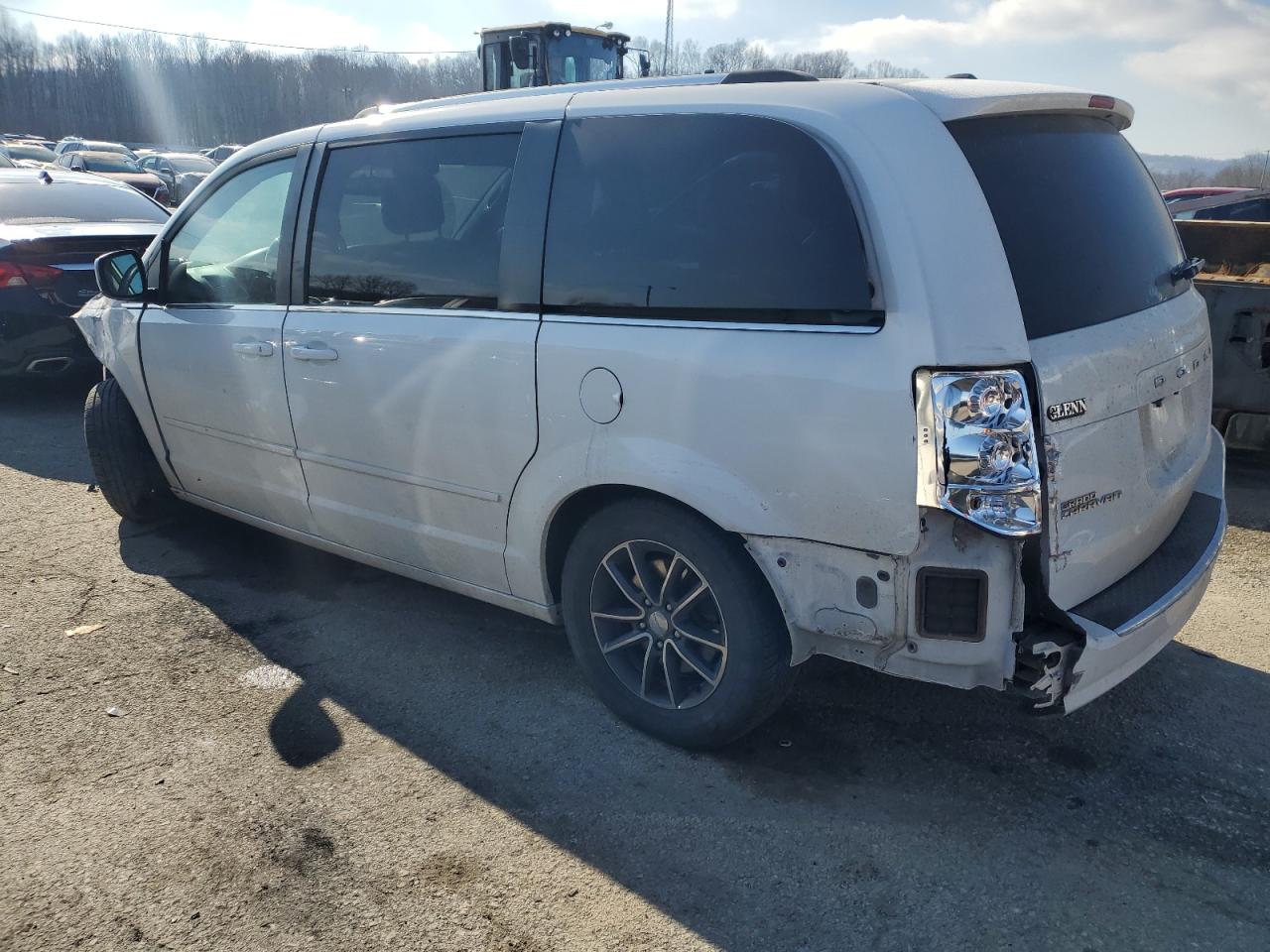 2017 Dodge Caravan - Image 2