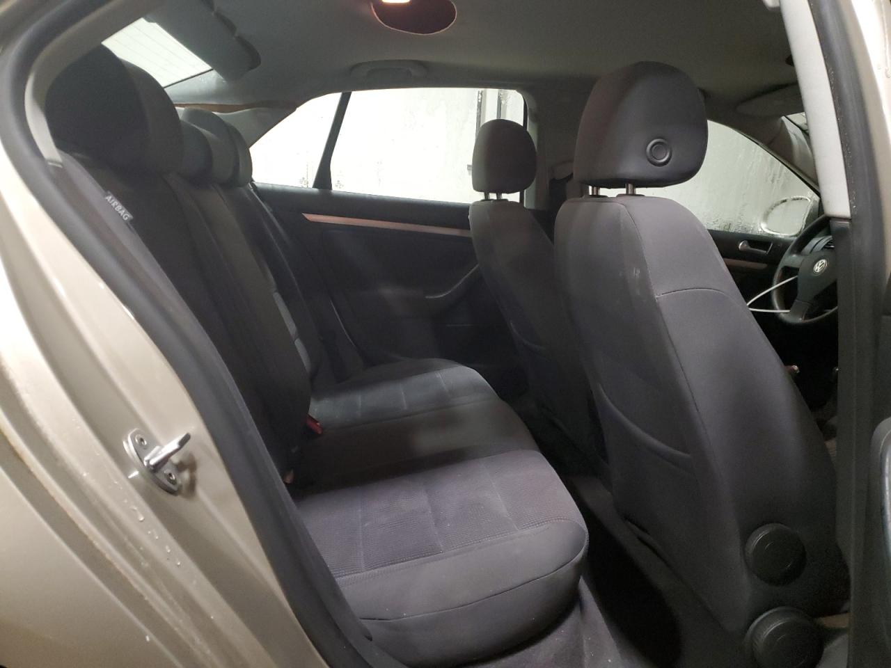 2006 Volkswagen Jetta - Image 10