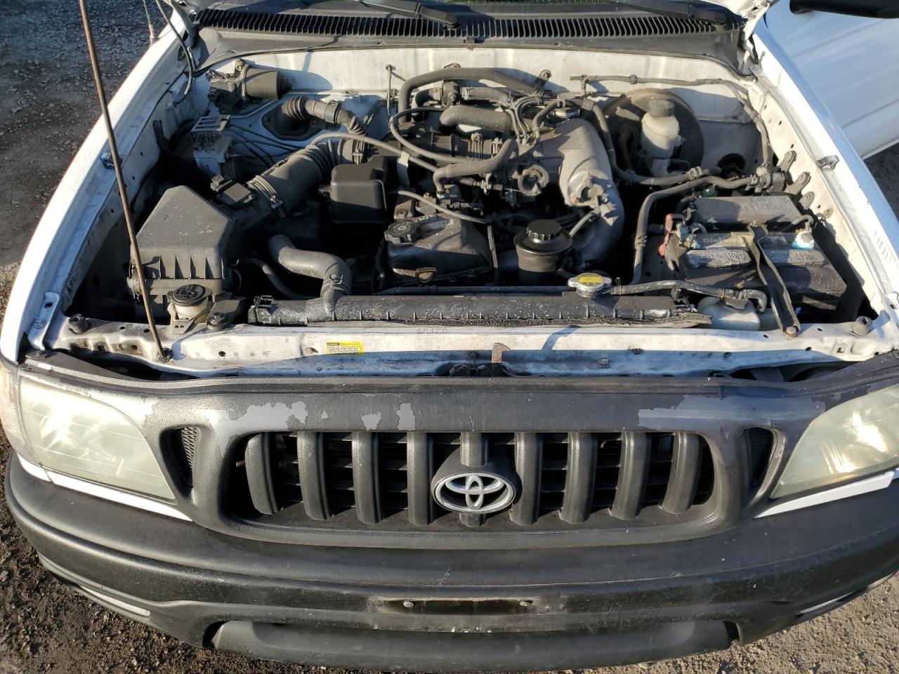 2004 Toyota Tacoma - Image 11